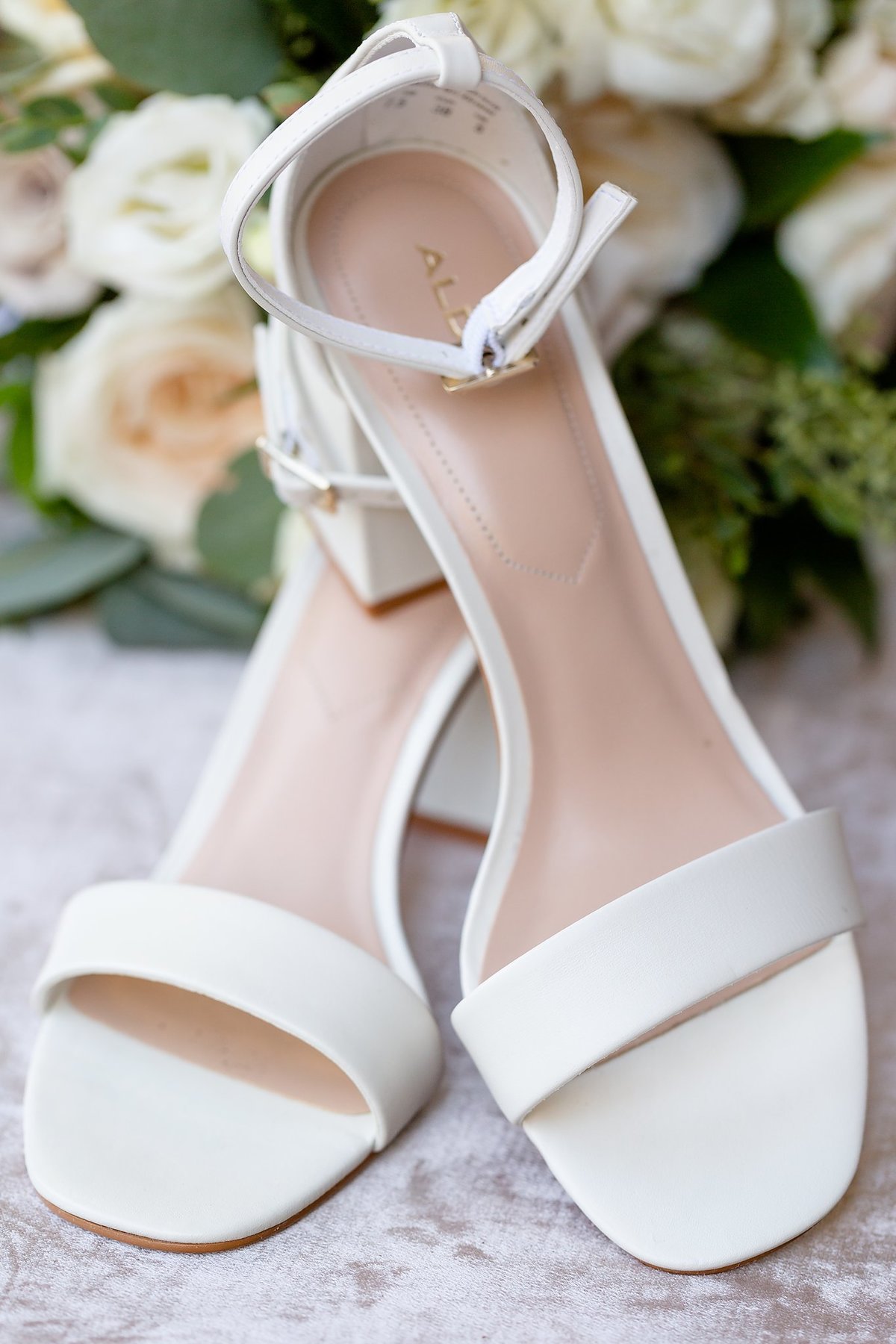 Romantic Windermere Manor Wedding | Dylan and Sandra Photography 003
