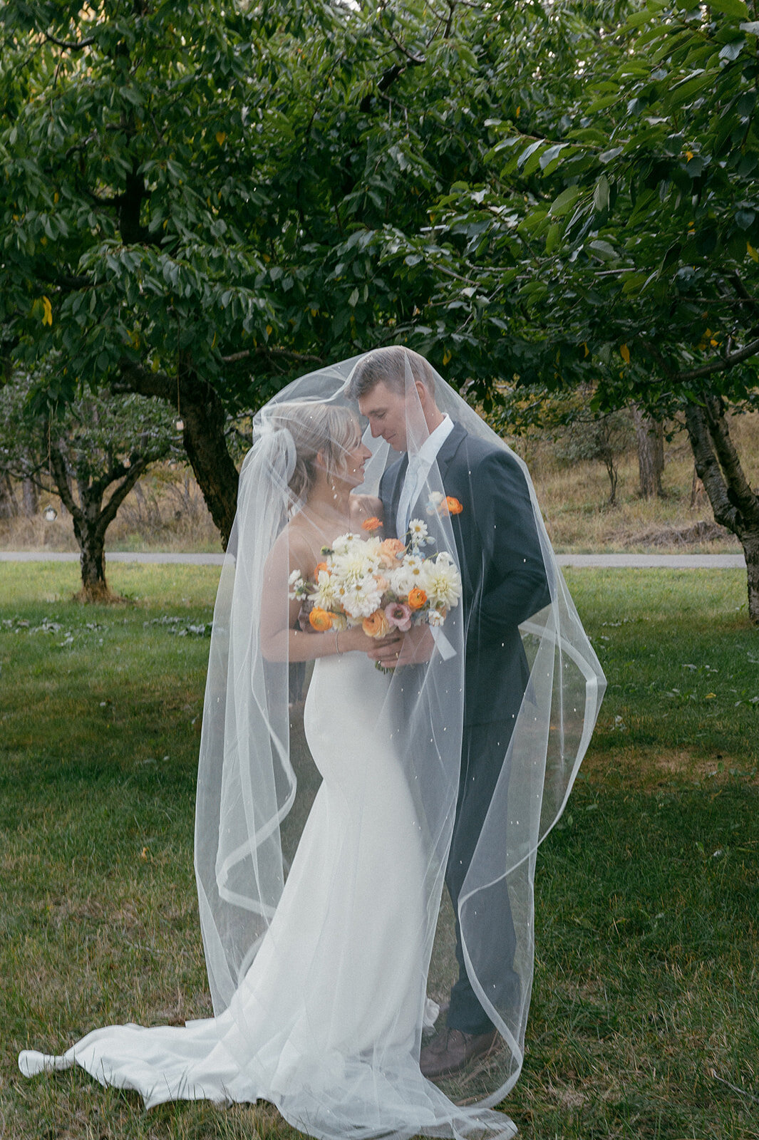presley-gray-photo-whitefish-montana-luxury-wedding-4092
