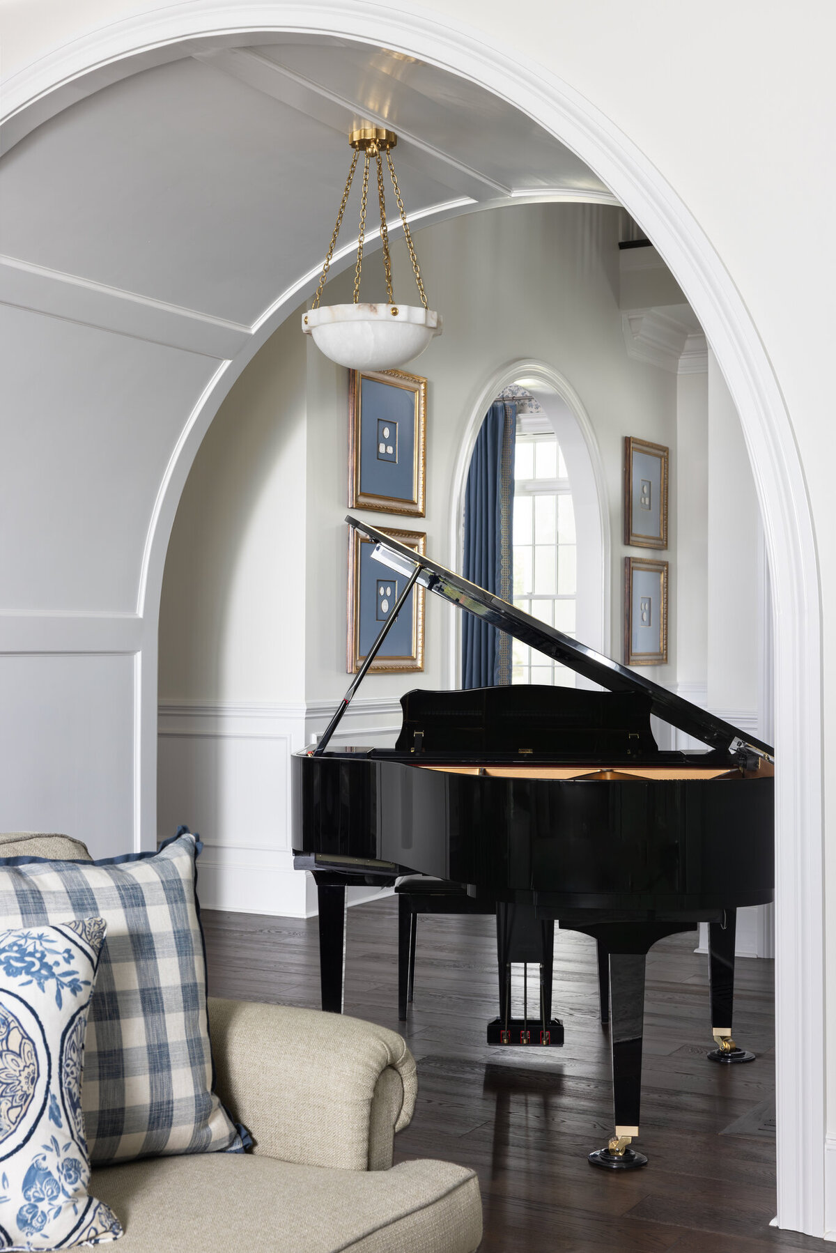 Piano_space_with_artwork_behind_it
