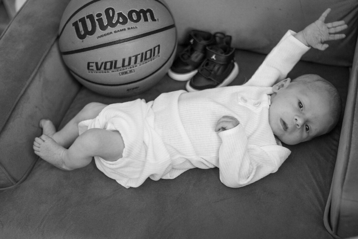 newborn-basketball-black-and-white