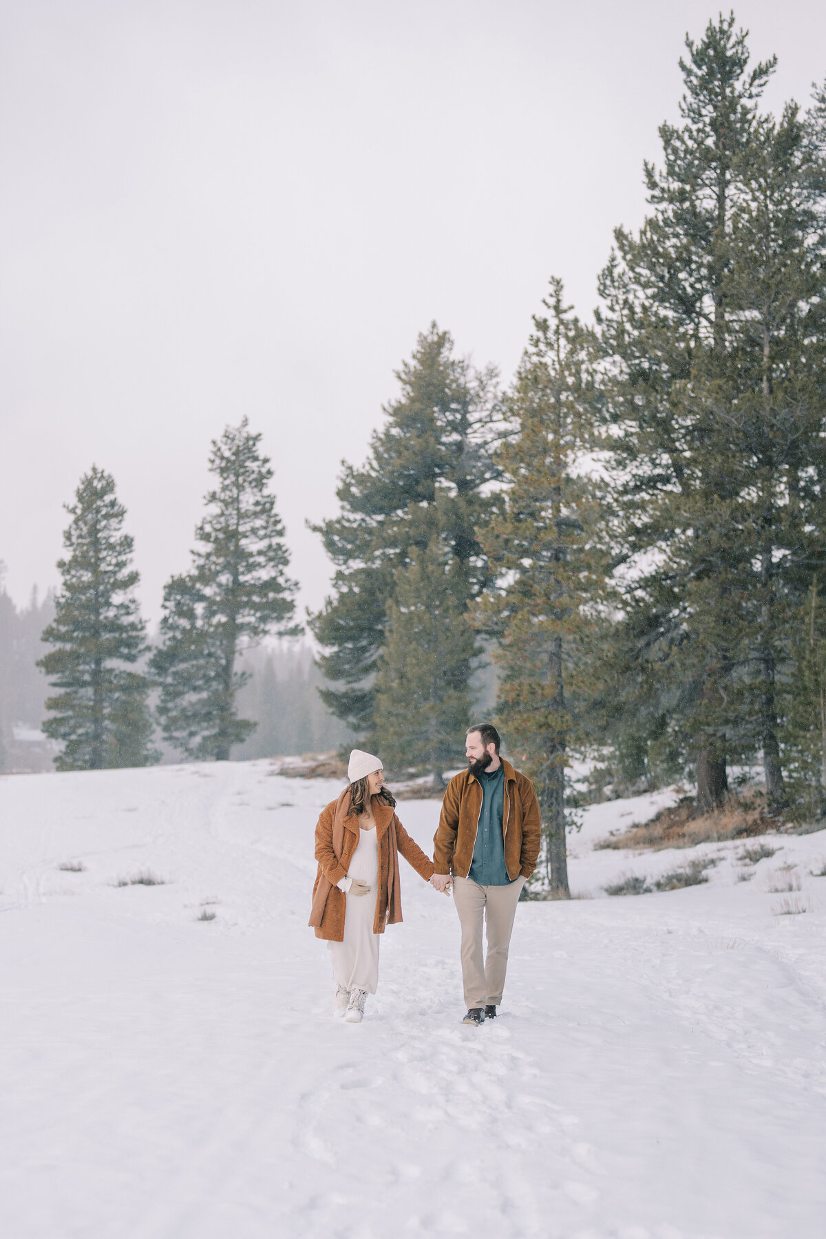 NicoleHodgsonPhotography_snowmaternity-8