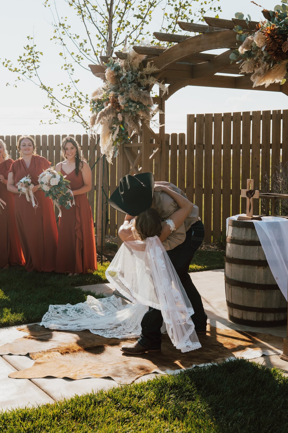 couple-wedding-kissing