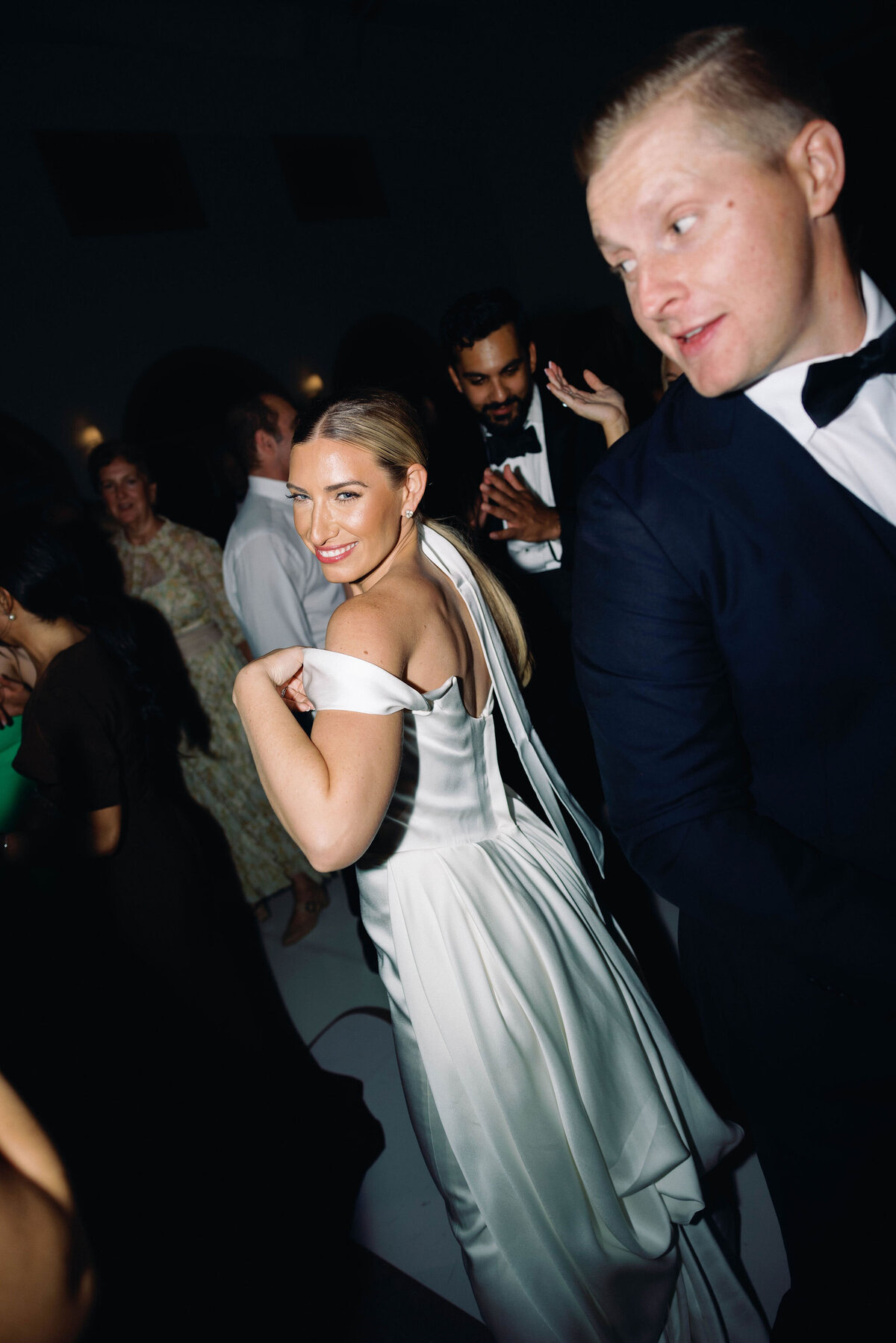 152_wedding-reception-dancing