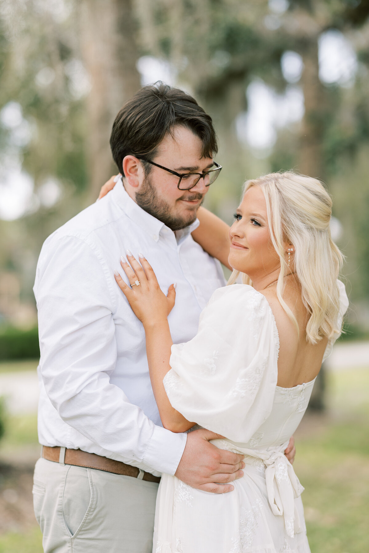 timeless-white-themed-georgia-engagement-photography-10