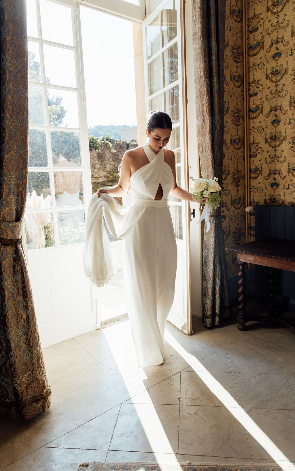 luxury-french-wedding-bride-white-flowers