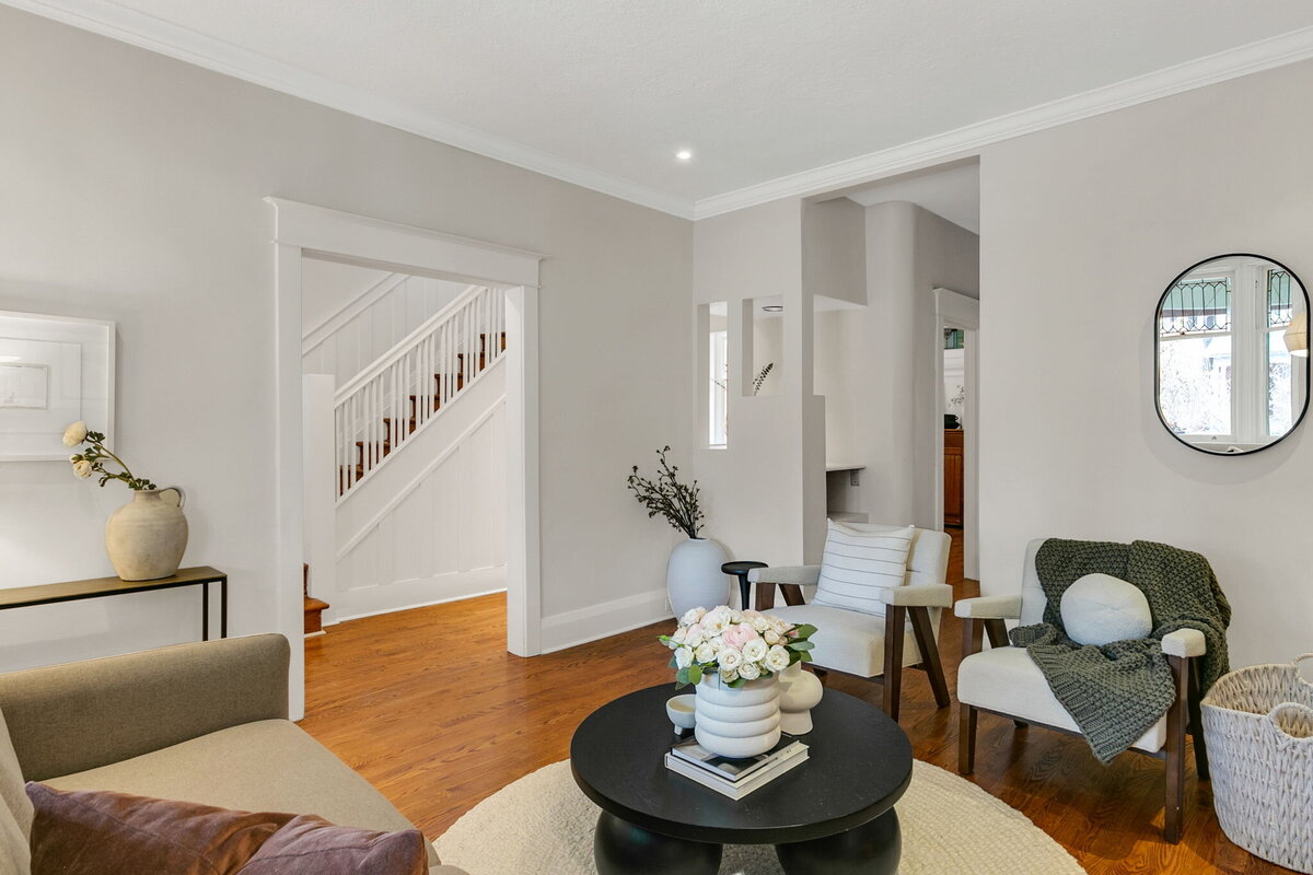 7-web-or-mls-8_003_Living Room