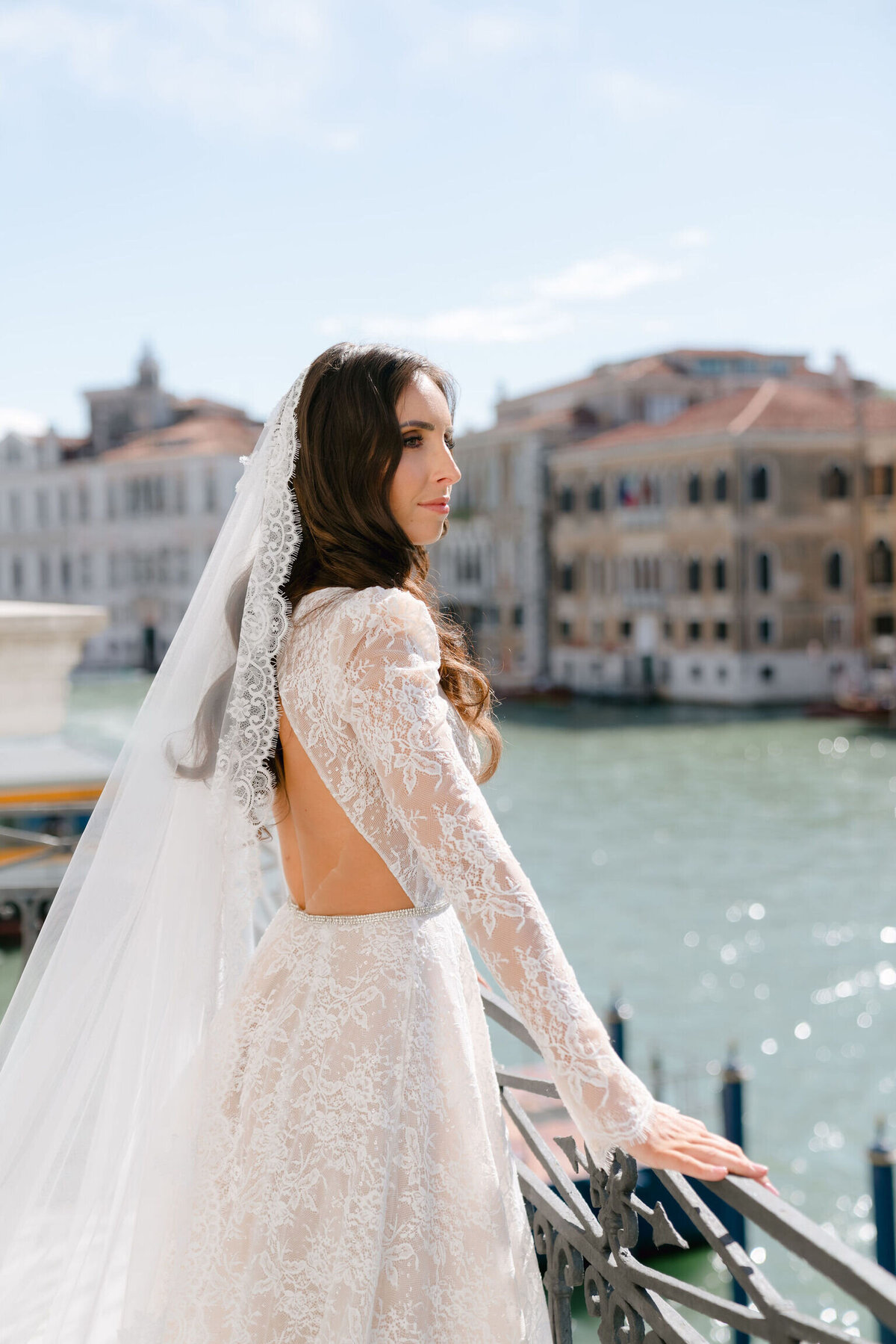 elegant-bride-in-venice1