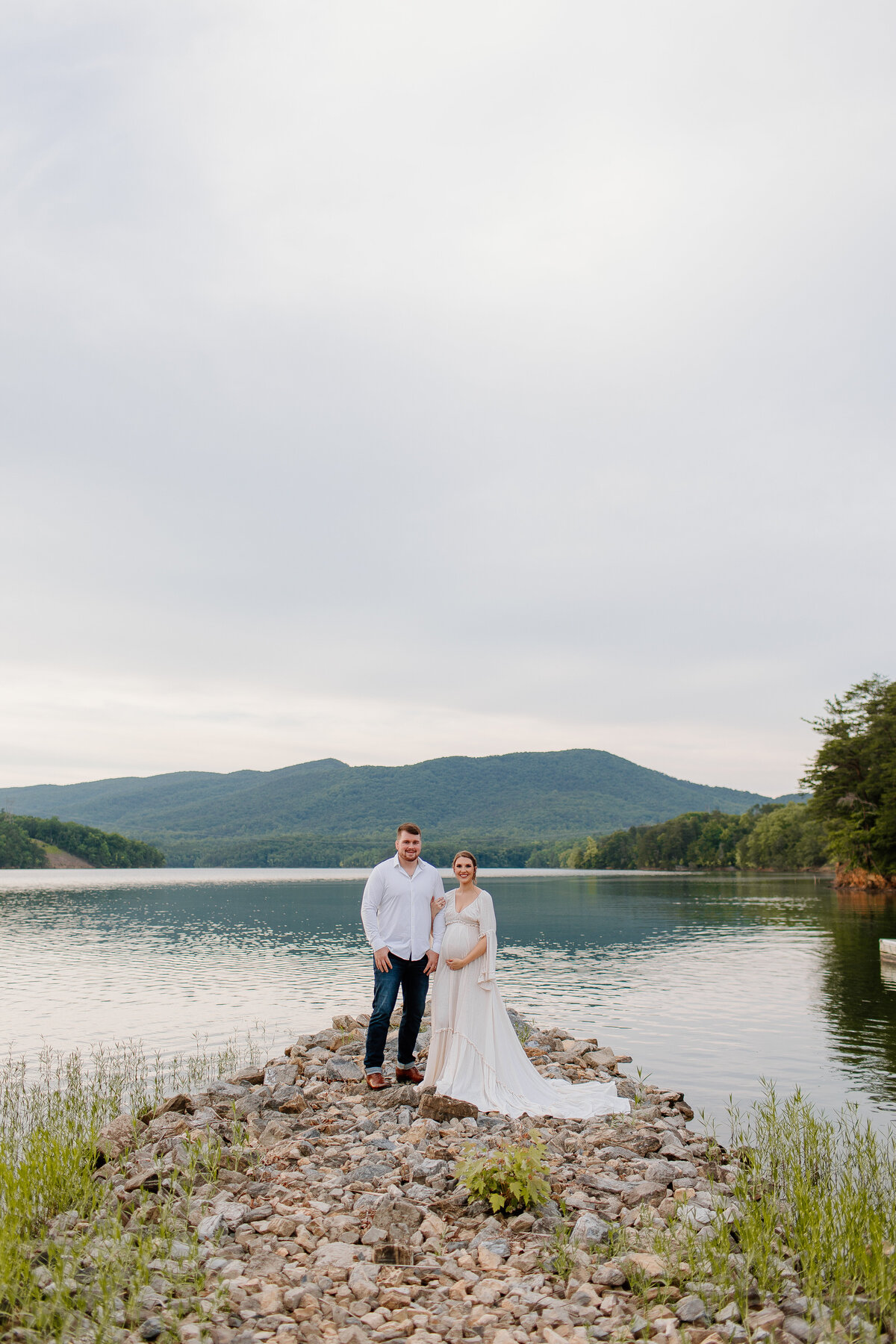 Documentary-Maternity-Session-at-Carvins-Cove-RJ-7 2