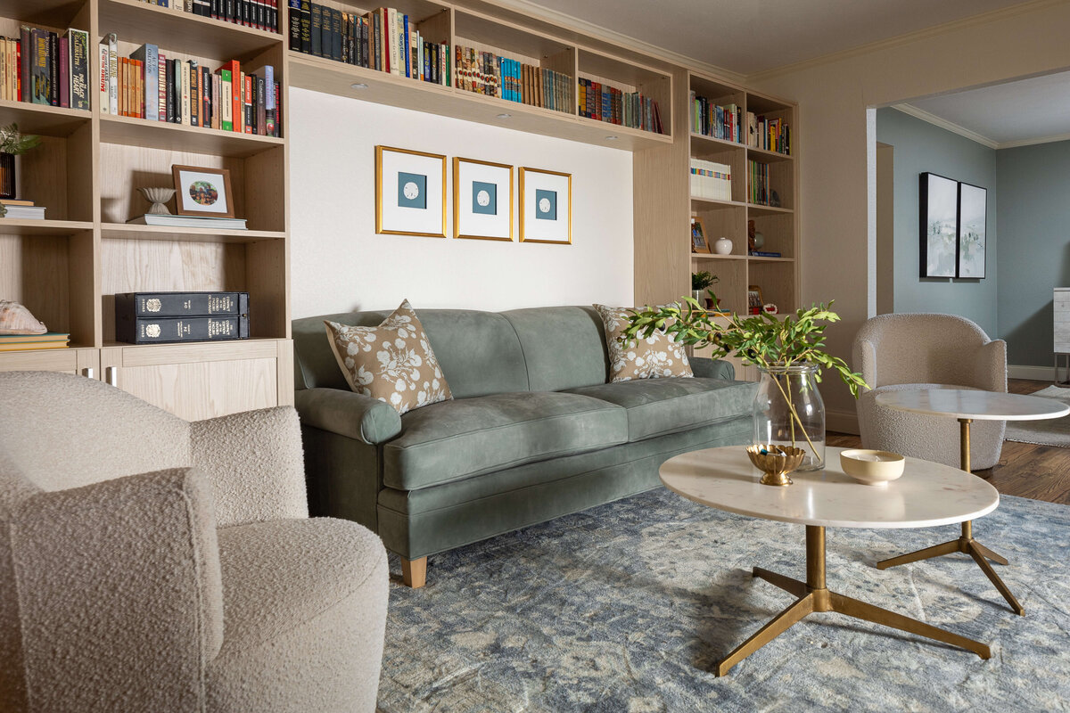rebekah-nicole-interiors-cove-sitting-room-bookshelf