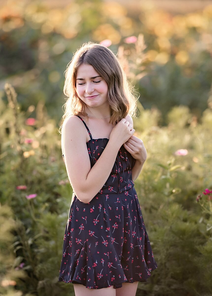 Maryland-teen-smiling-in-Maryland-gardens