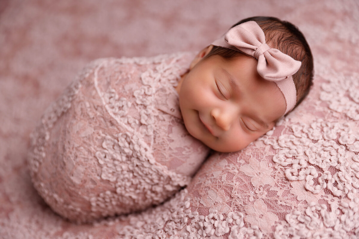 baby-swaddle-newborn