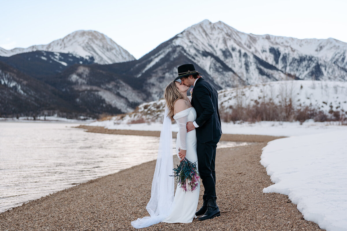 brideandgroom-200_websize