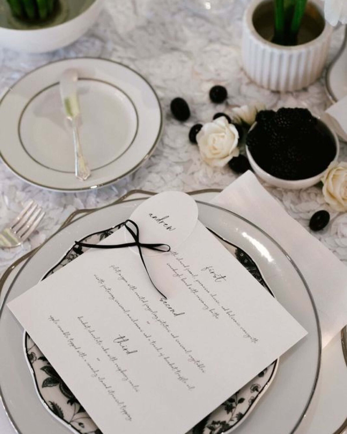 yarrow-spruce-floral-shoot-tablescape-minimal