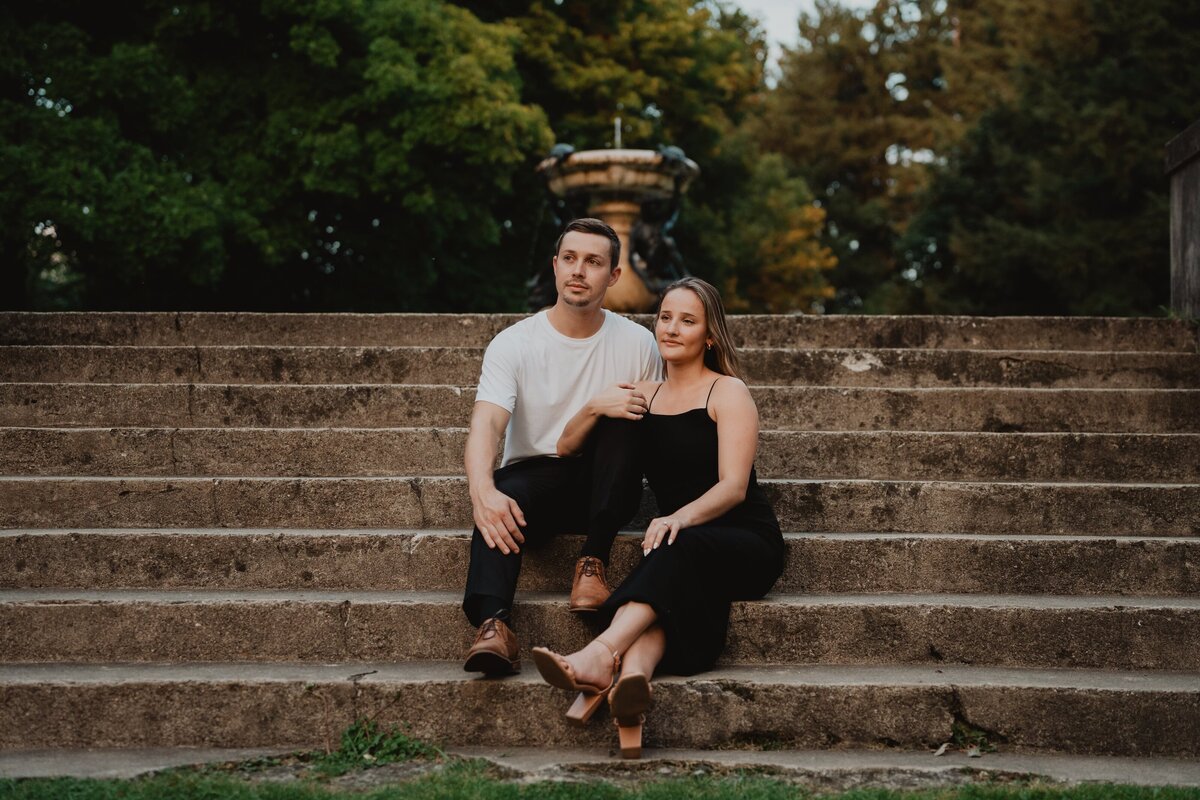romantic-engagement-photos-cranbrook-museum-bloomfield