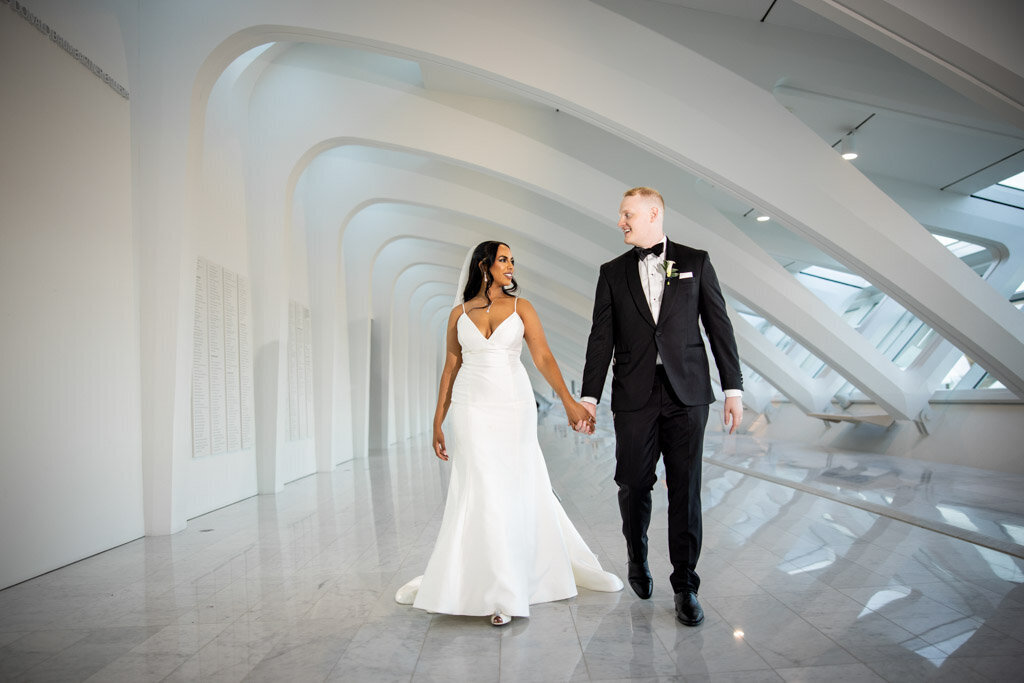 109-Milwaukee-Art-Mueseum-Wedding-Lauren-Ashley-Studios