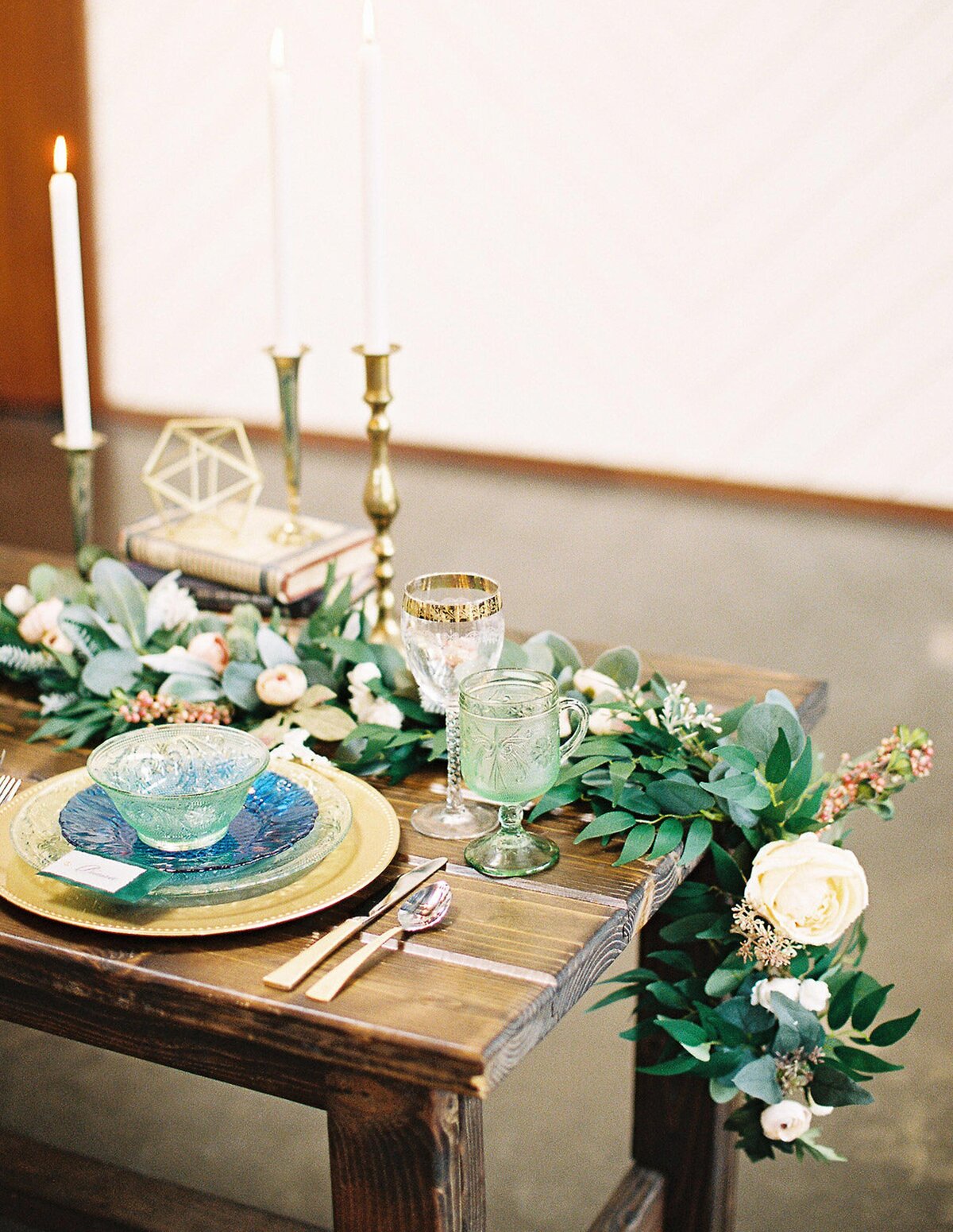wedding planner design tablescape emerald tones