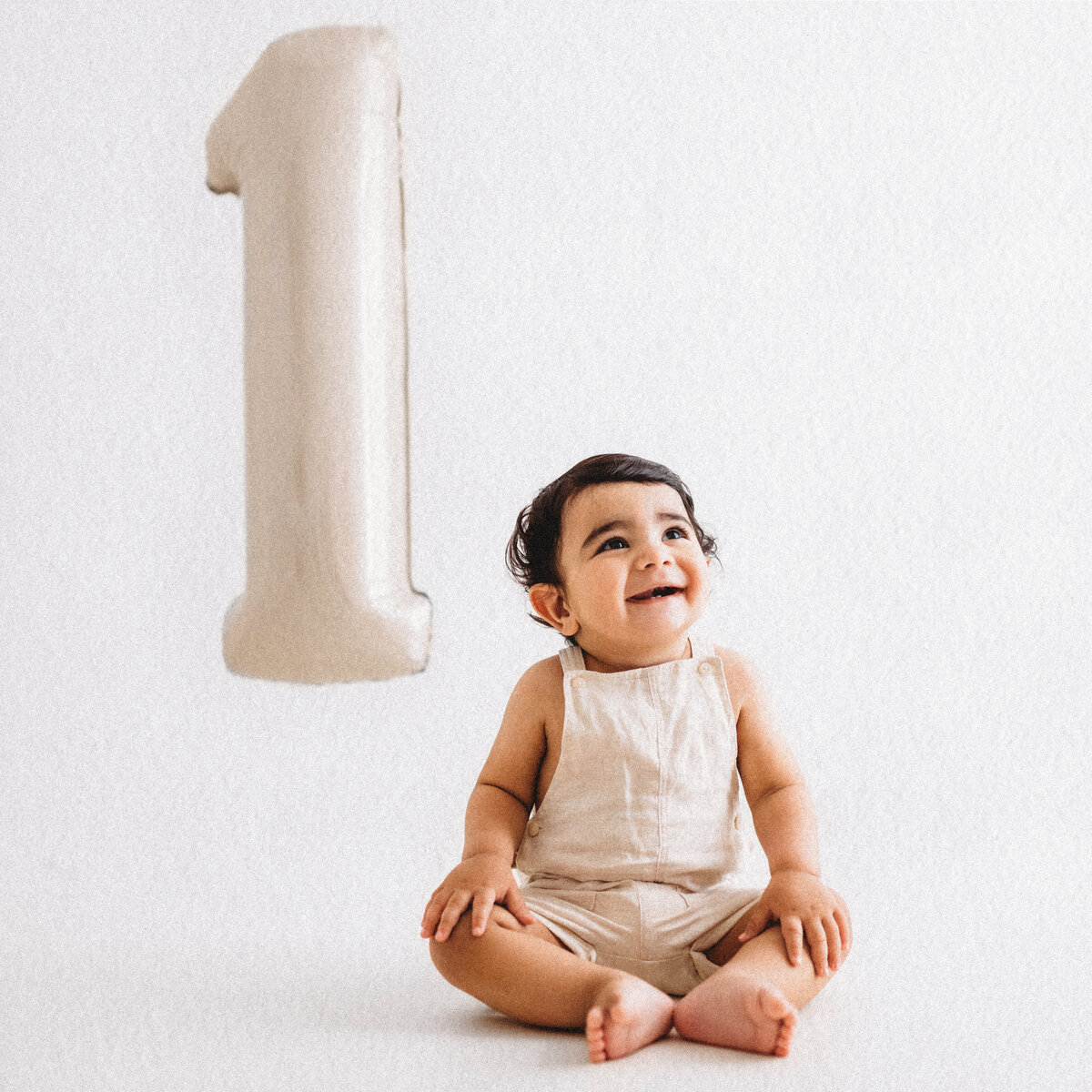 LittleWhitePhotography-Cake-Smash-18