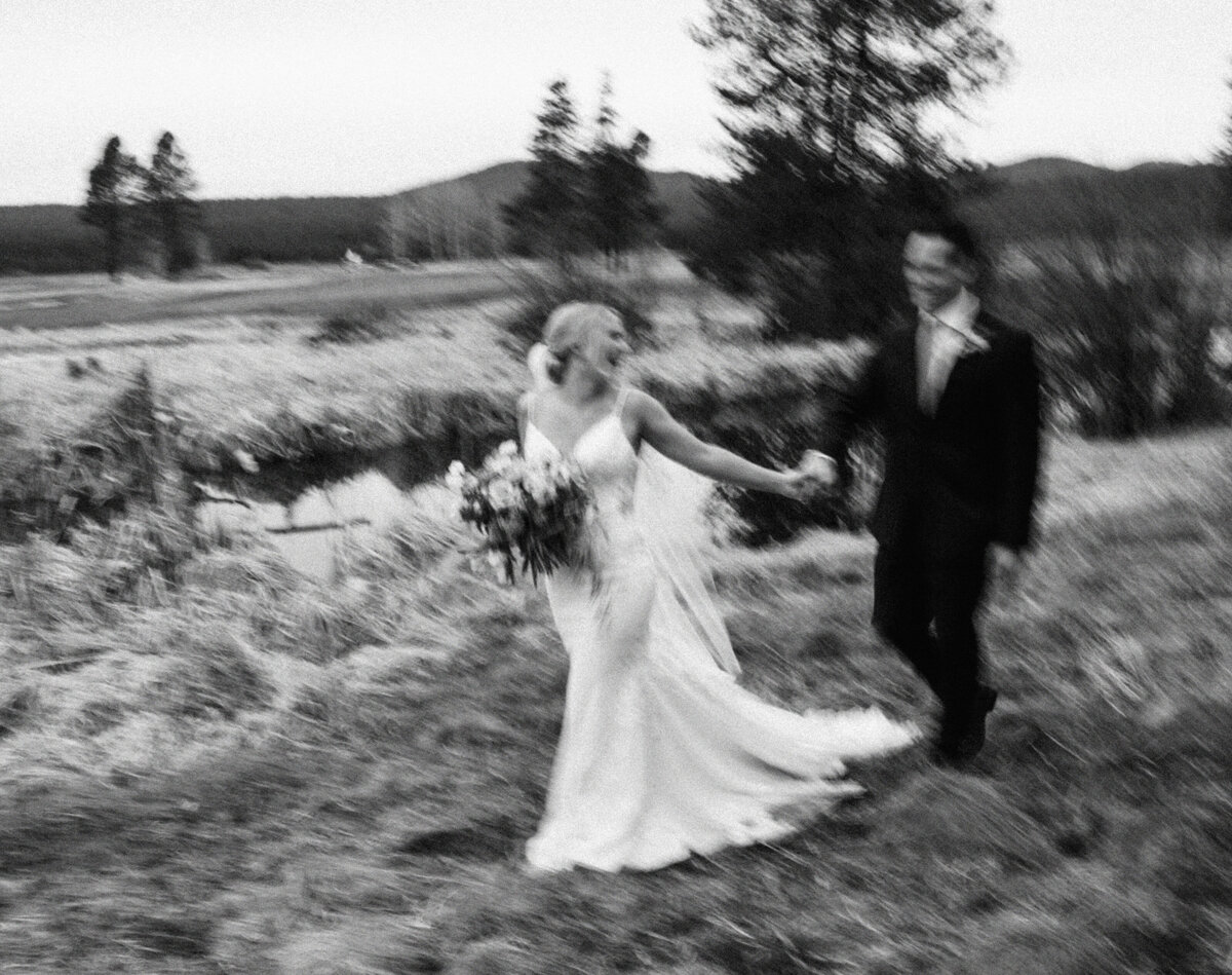 artsy black and white bride and groom picture