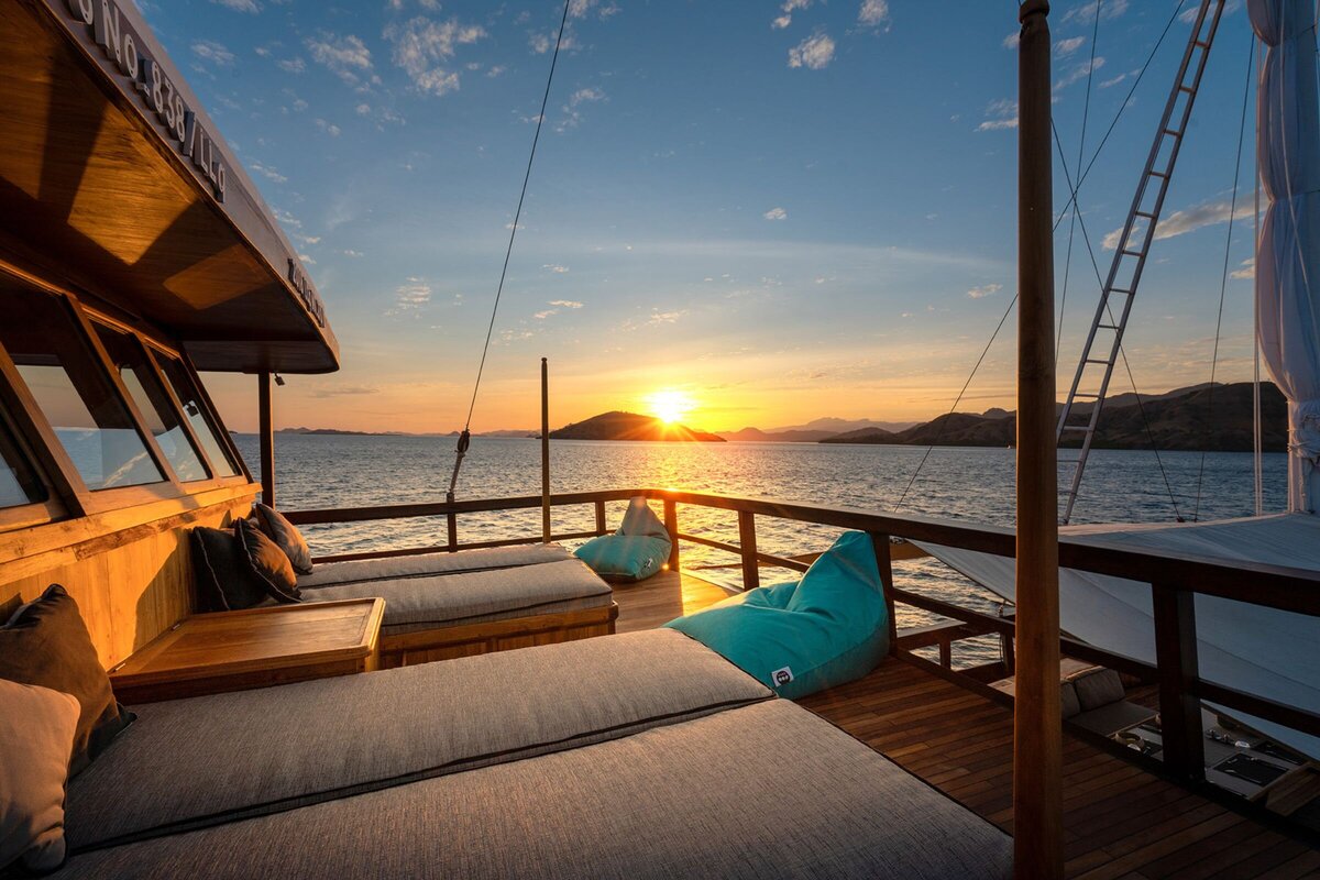 Oracle Luxury Yacht Charter Indonesia Bali Komodo 13