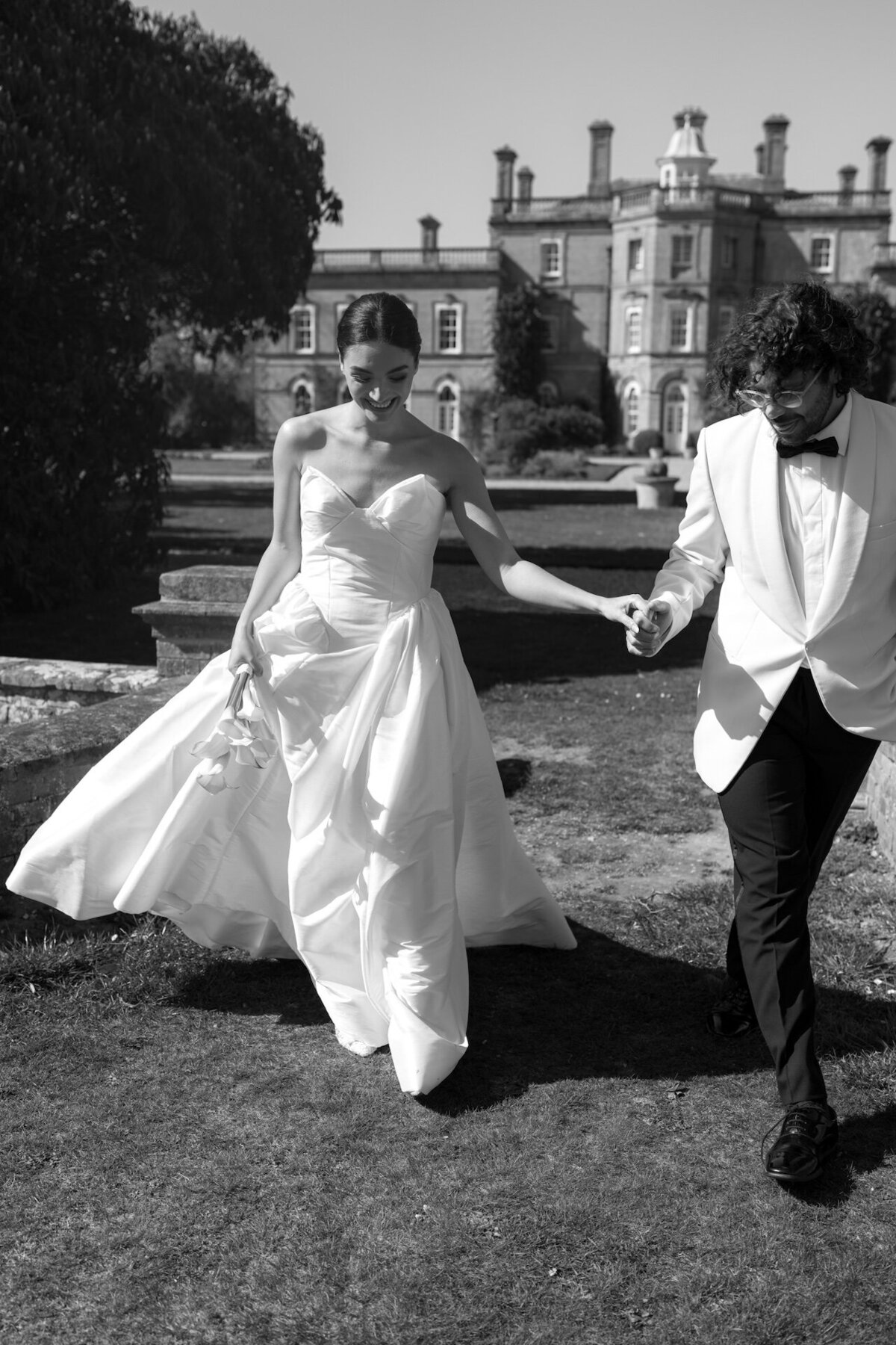 timeless-romantic-luxury-wedding-blackandwhite-london-manor-brideandgroom-photoshoot-photography