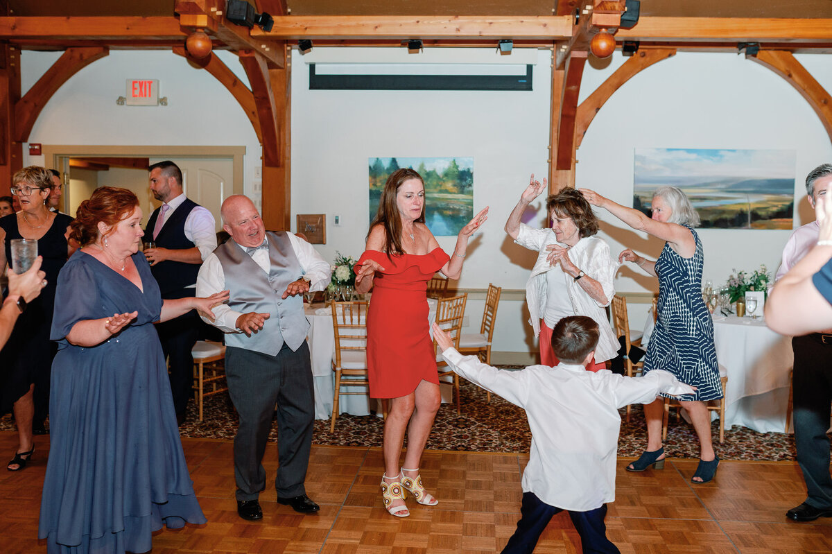 Stowe-Vermont-Wedding-Trapp-Family Lodge-coryn-kiefer-photography-51