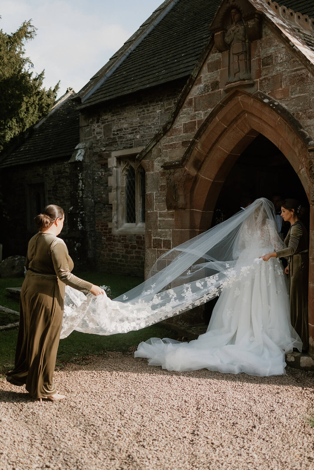 Issy-and-Bella-Floral-Design-Wedding-Florist-Herefordshire-Sant-Ffraed-House6