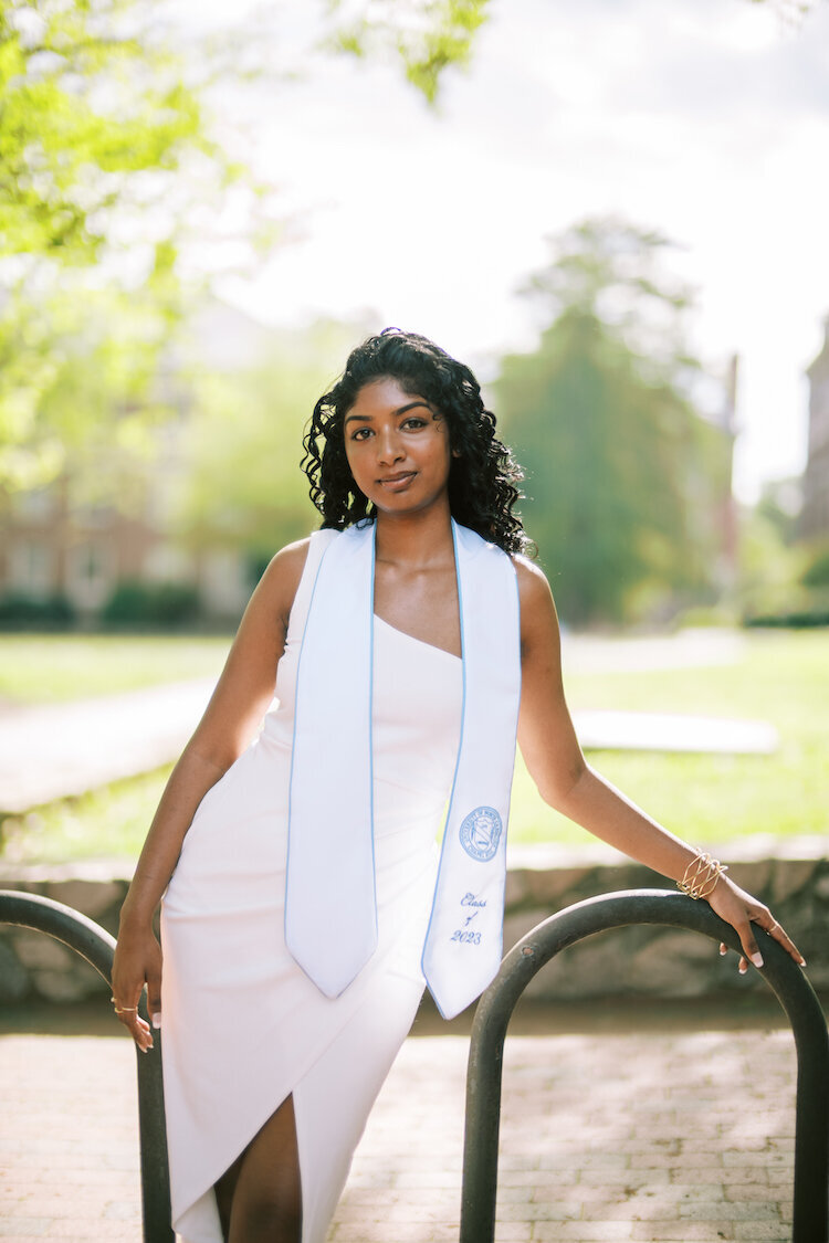 creative_grad_photo_ideas_sarahleying7