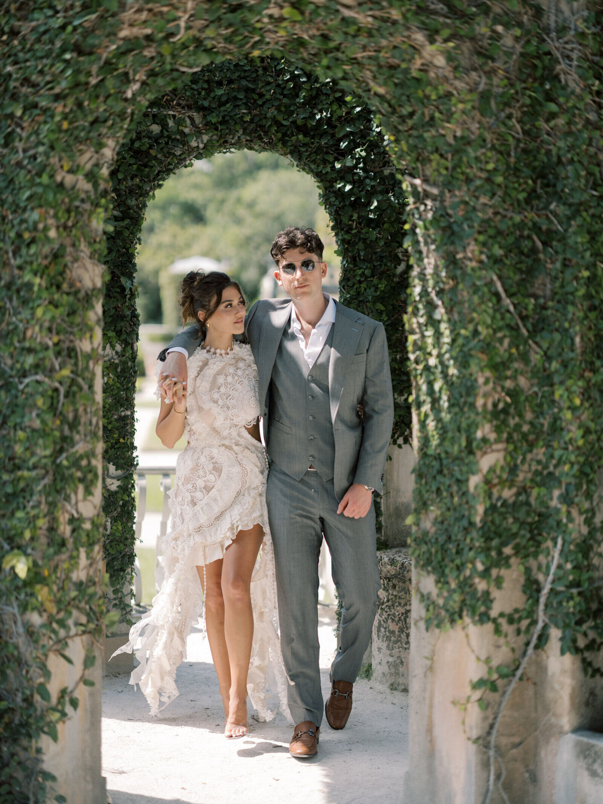 vizcaya-engagement-garden-archway-walk