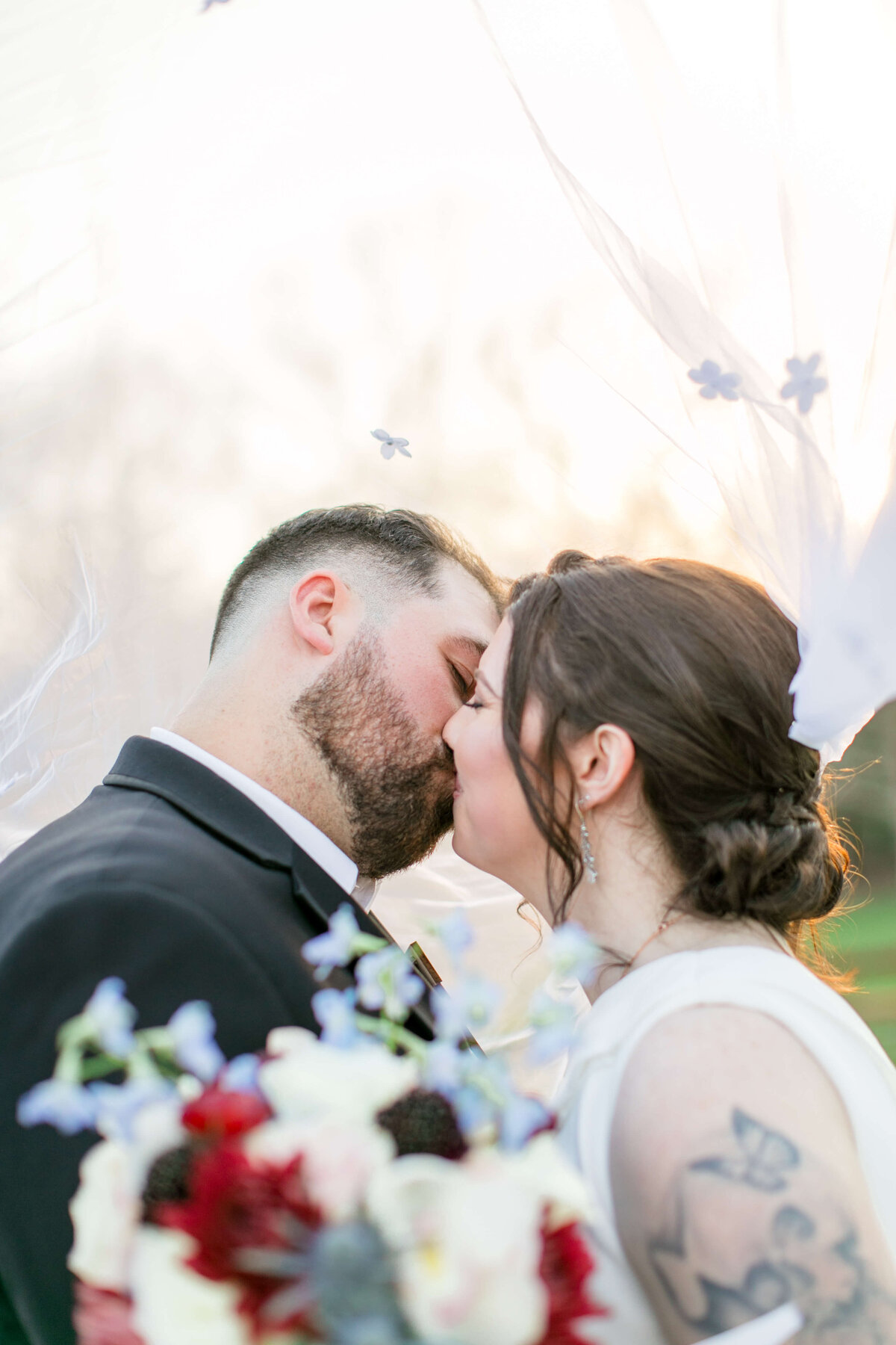 the-right-lens-photography-couple-veil-234