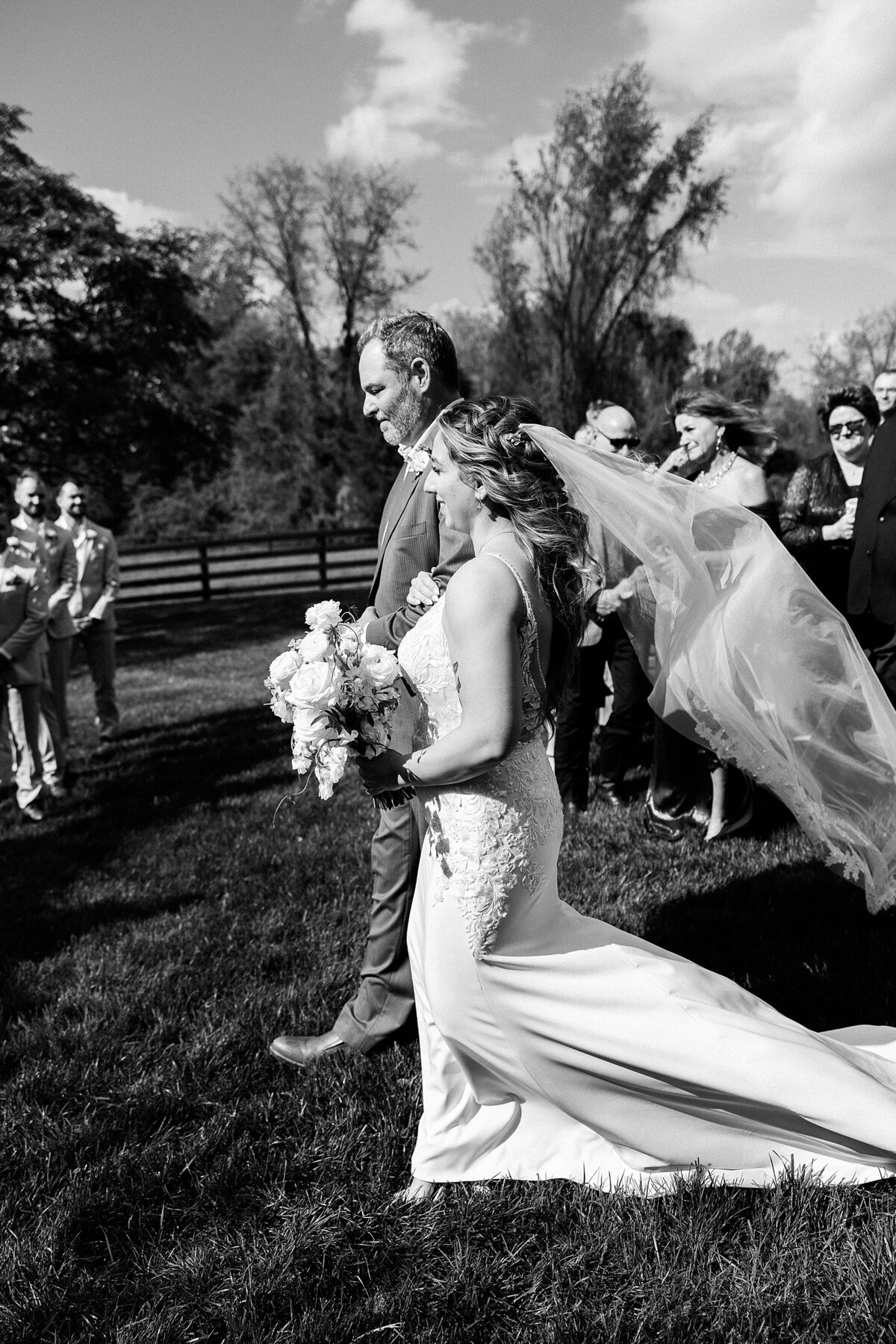 oak-barn-at-loyalty-wedding-rebecca-dotson-photography_0020