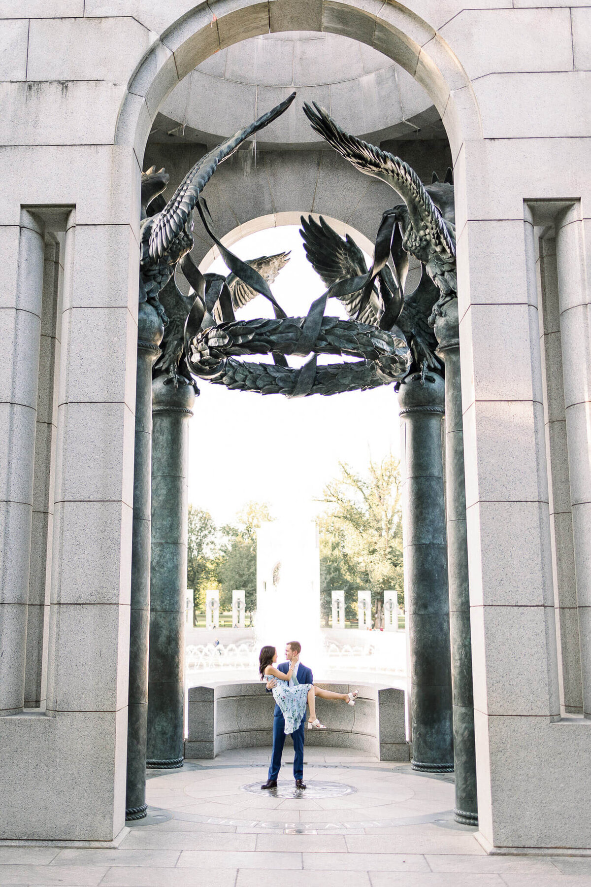 engagement-photography-lincoln-memorial-national-mall-couple-light-airy-washington-dc-3