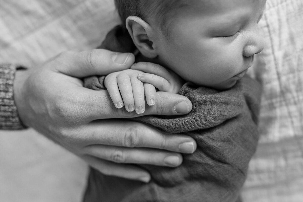 newborn-details-hands-feet-colorado-springs