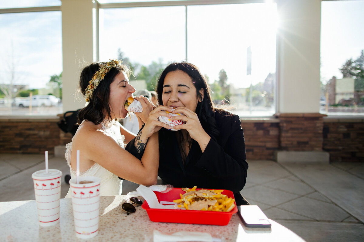 Colorado-Elopement-In-And-Out-Burger-First-Bite-19