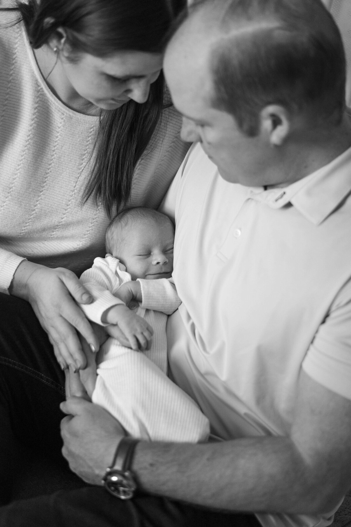 newborn-parents-black-and-white