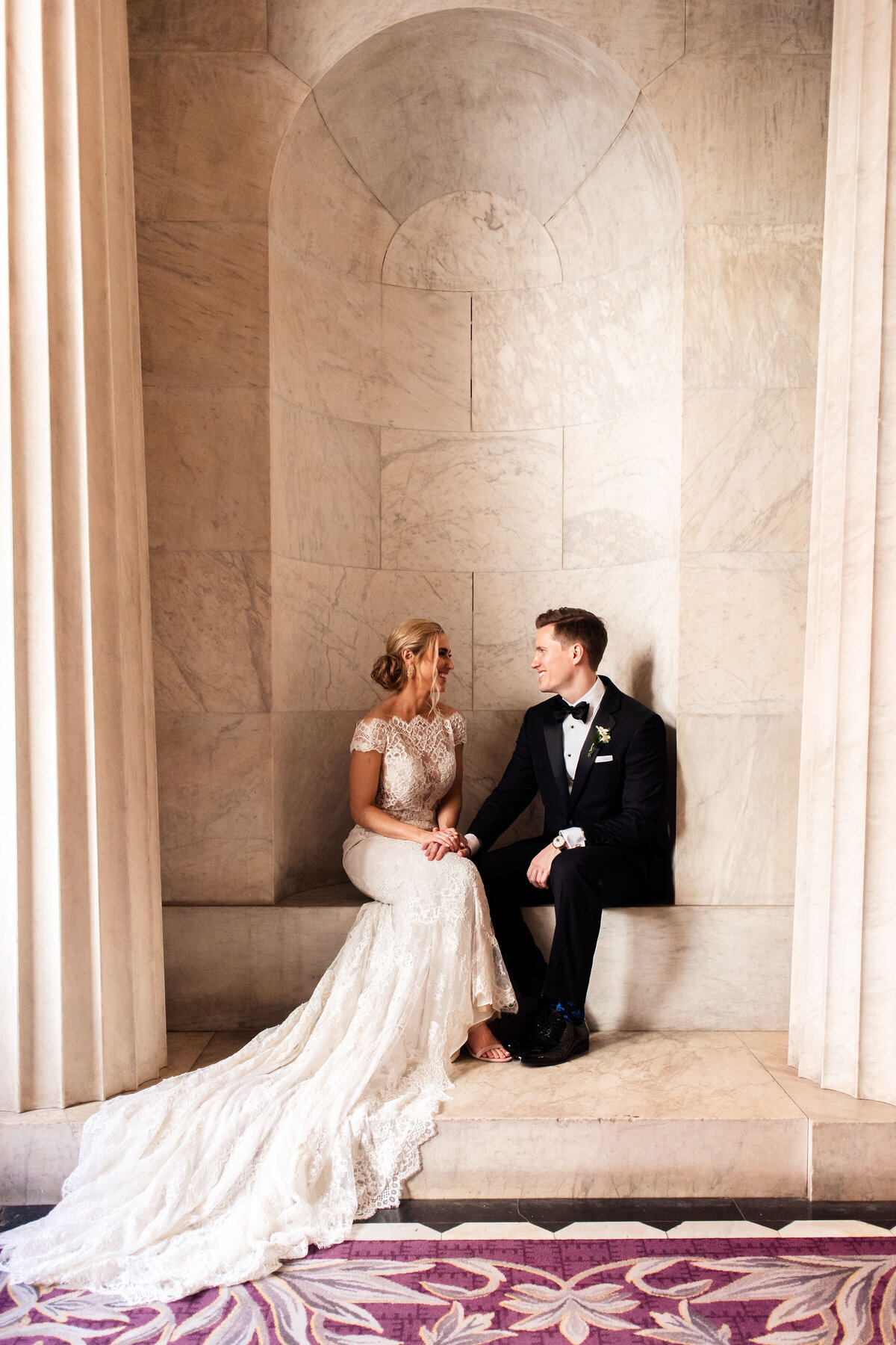 fun and relaxed wedding photographer for romantic couples