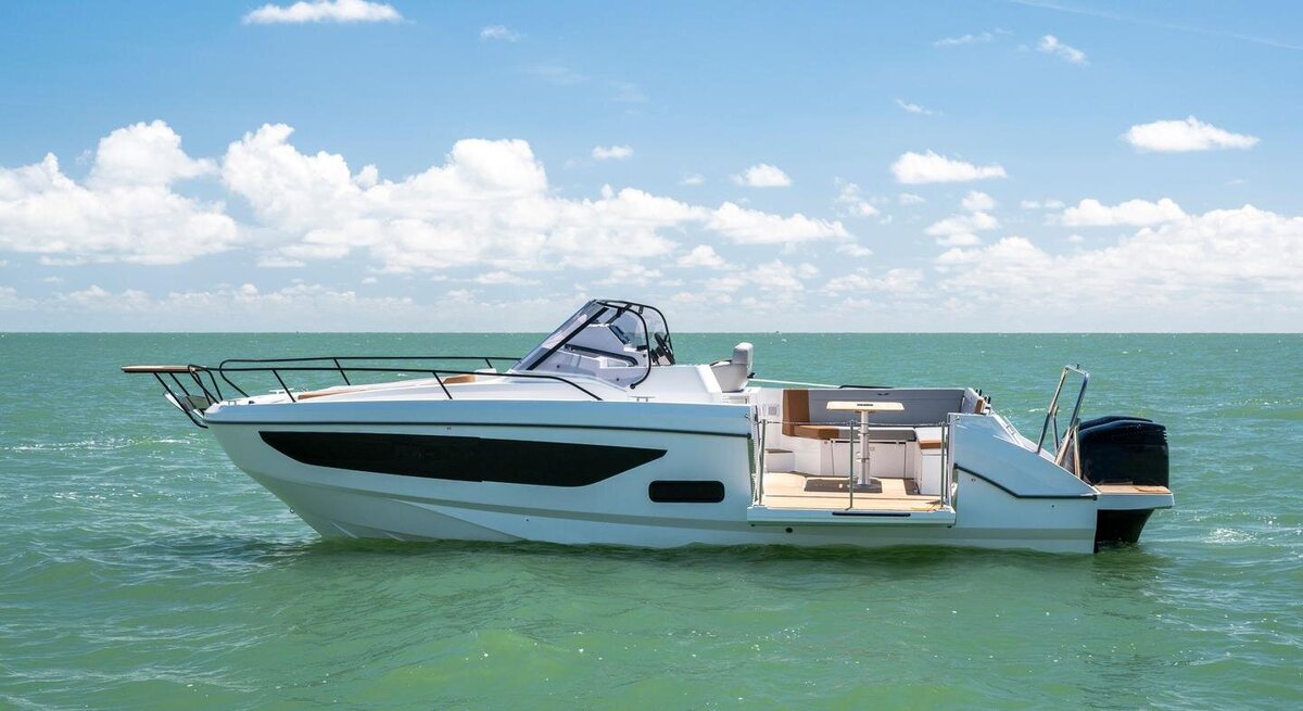 beneteau-flyer-9sundeck-exterior-2