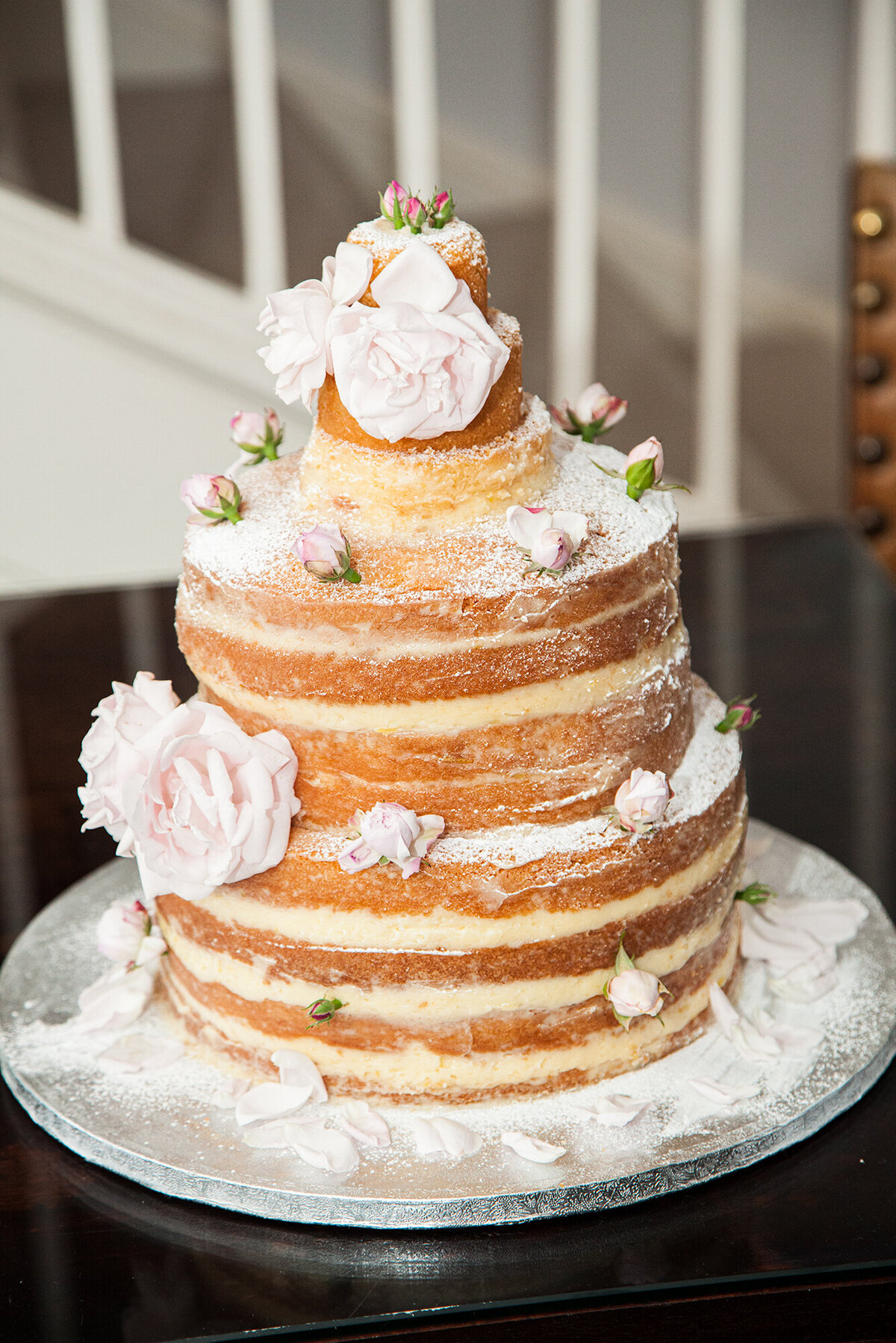 pro-story-photography-three-tier-wedding-cake-spoonge&cream_pentillie-castle_cornwall