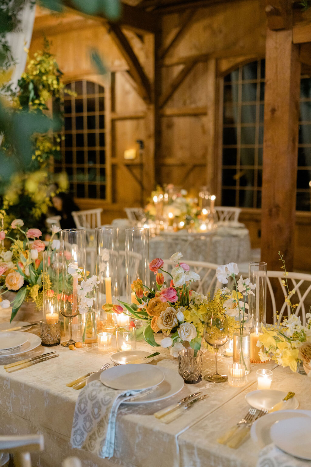 moody-tablescape-lighting-at-willow-hill-ct