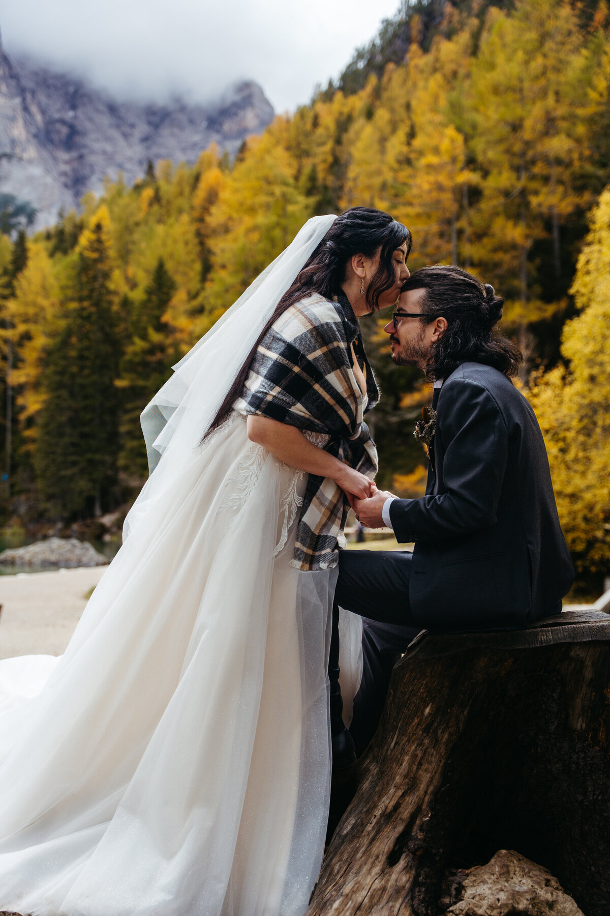 Couple kissing during intimate elopement in South Tyrol