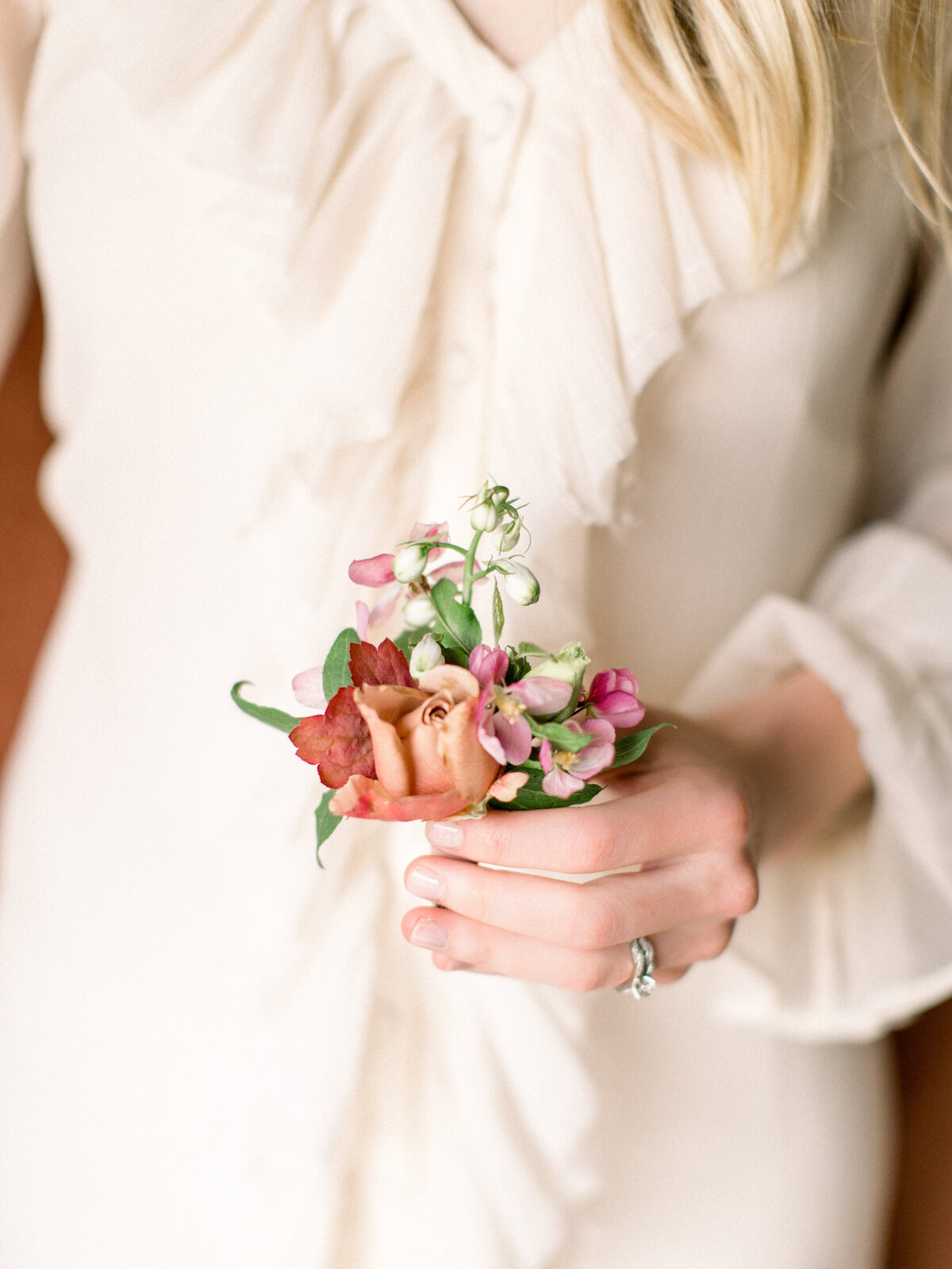 boutonniere styling, studio fleurette, mauve floral boutonniere, st. paul mn wedding
