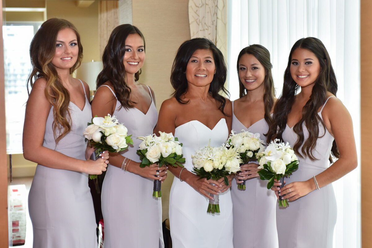 bride-bridesmaids-group-portrait-before-wedding