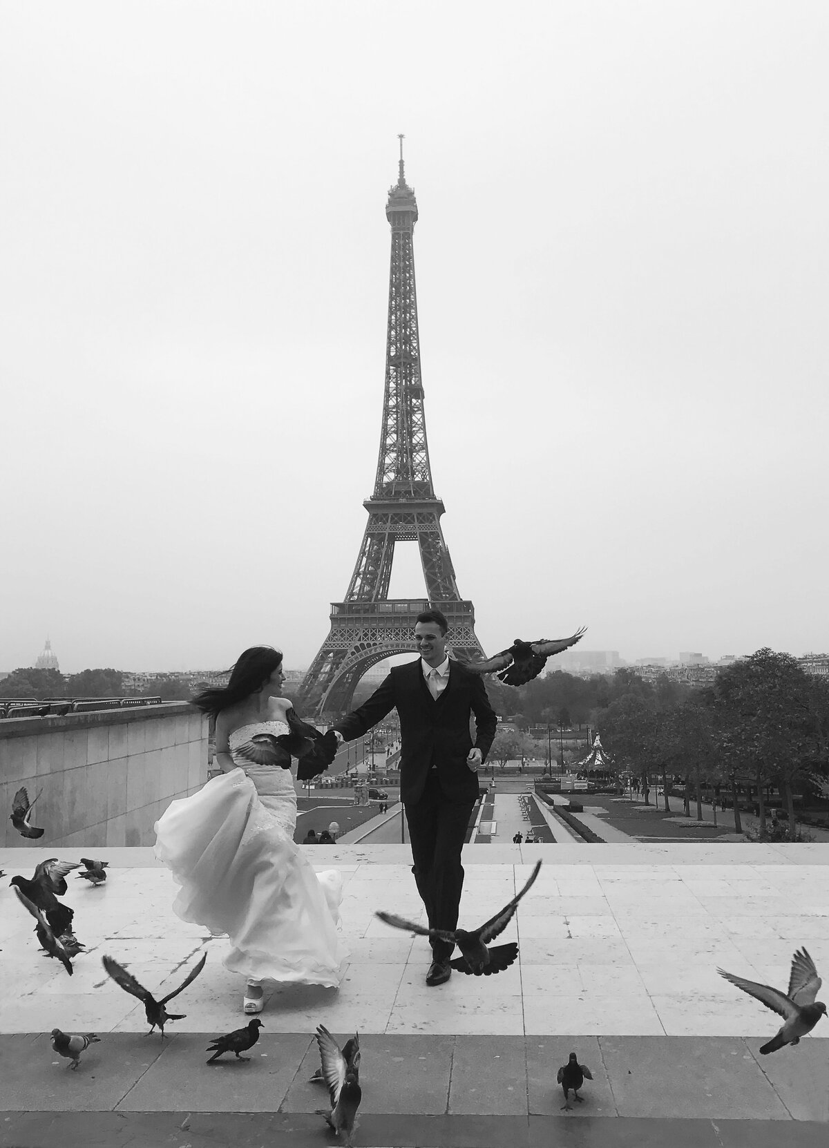Tour Eiffel - Destination Wedding Photography - Trocadero - Couple with Tour Eiffel