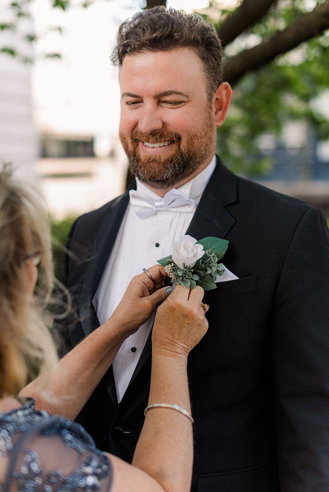 Groom-boutonniere-Vic's-On-The-River-Savanah