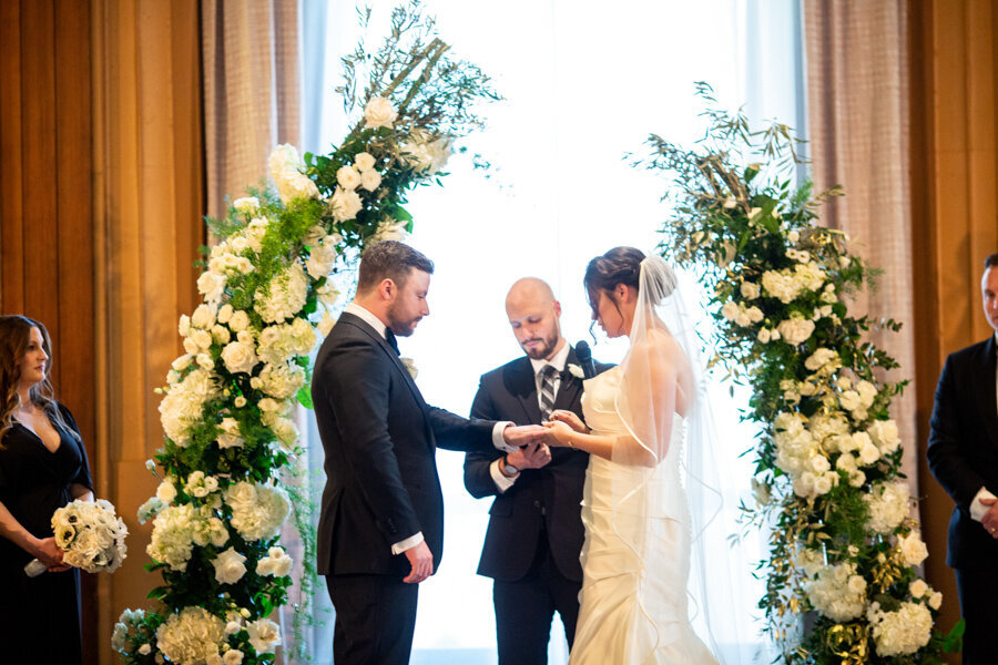 arched-ceremony-flowers-intercon-hotel-chicago-renaissance-ballroom-hbicweddings