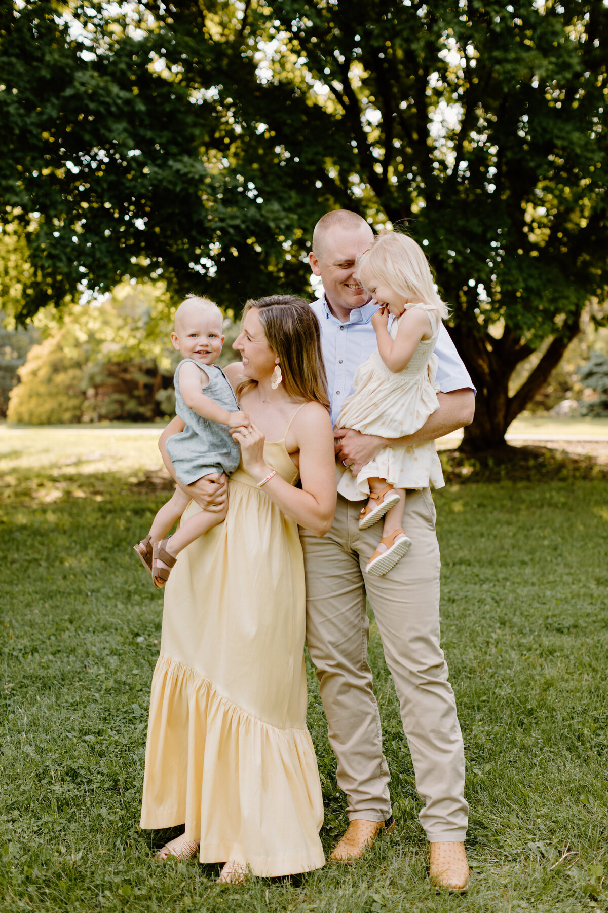 christina_ney_photography_wedding_engagement_lifestyle_photographer_dubuque_iowa_wedding_planning_assistance_adventurous_bold_laidback Family Photography13