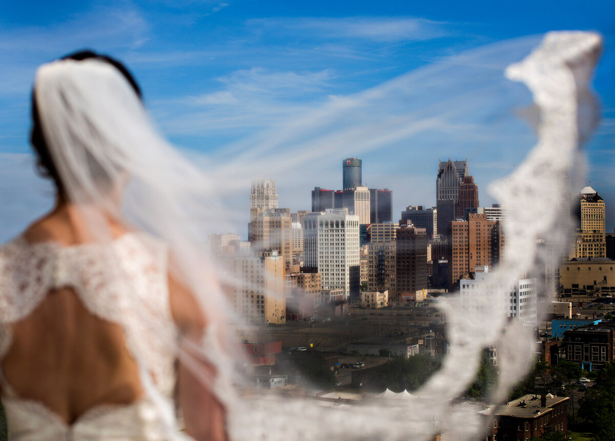 detroit-skyline-through-wedding-veil