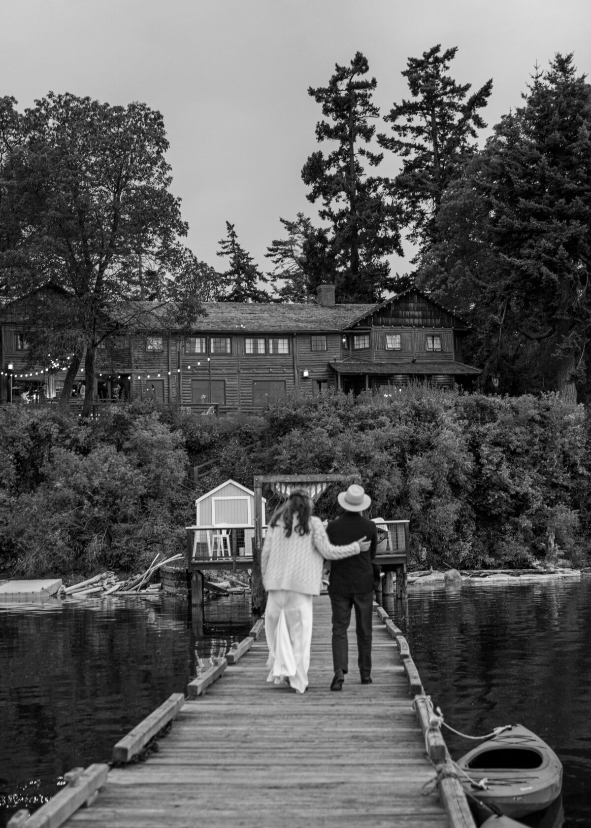 Forest-wedding-venue-Captain-Whidbey-jennifer-moreno-photography-documentary-style-Washington