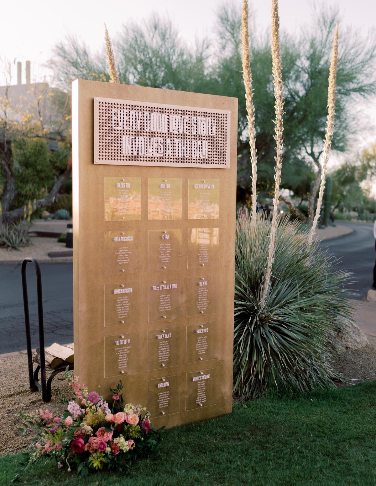 tiki-wooden-wedding-seating-display