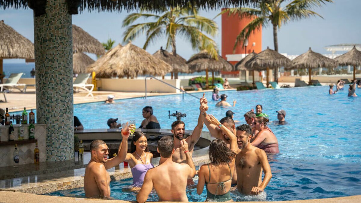 poolbar