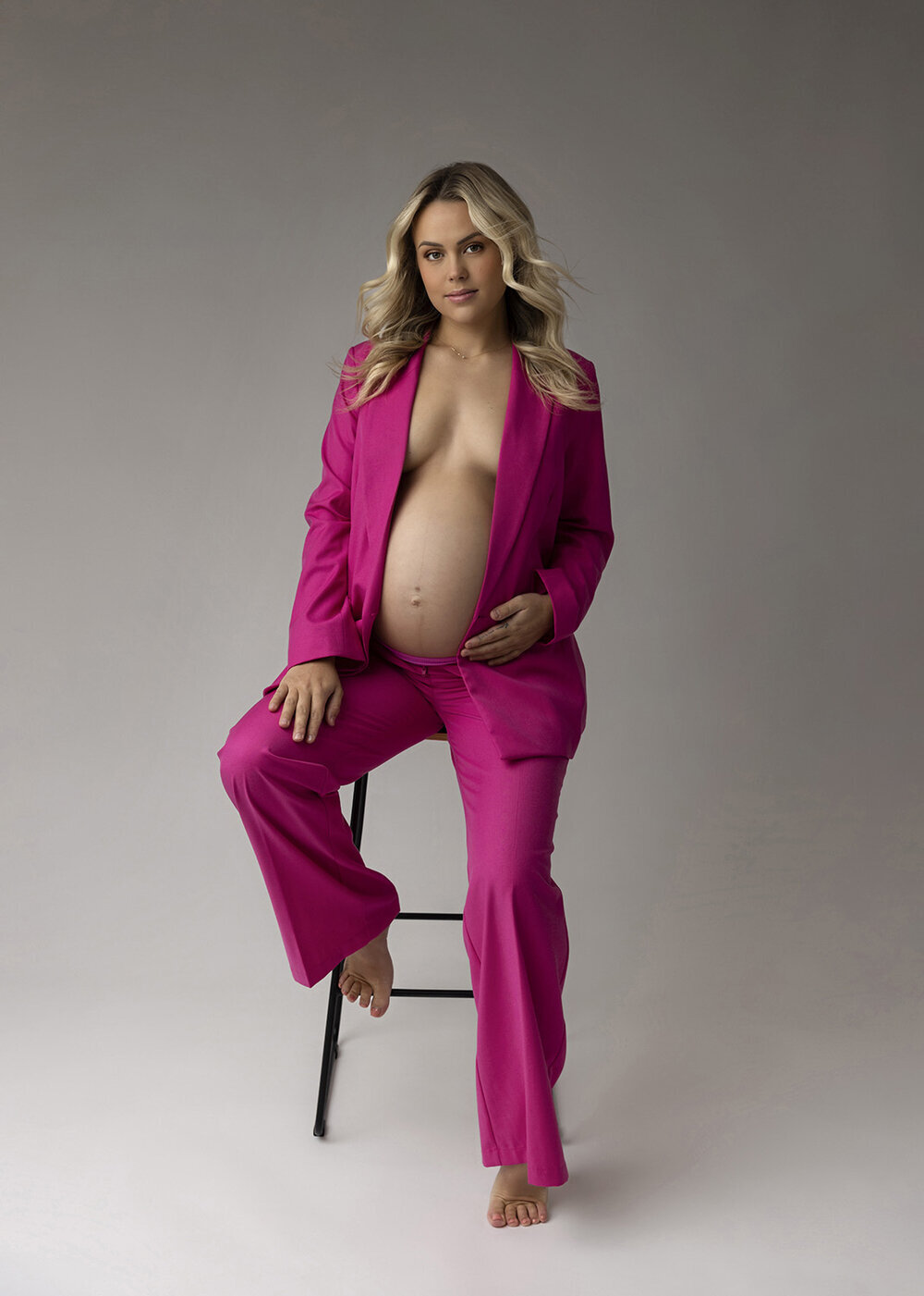 MATERNITY_PREGNANTWOMAN_PINKSUITBUMPSTYLE